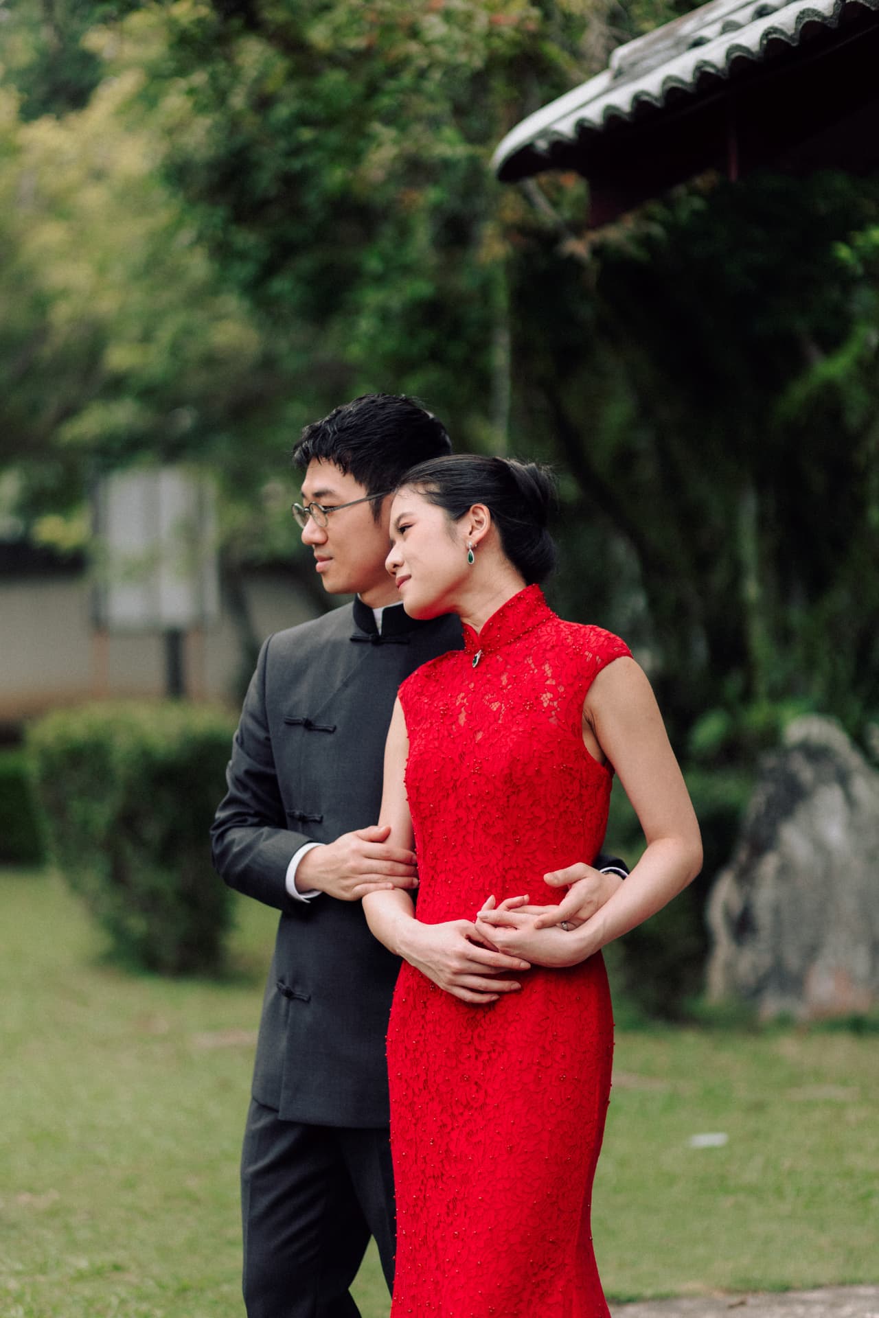 Wui Yan and Li Yen standing together in traditional attire